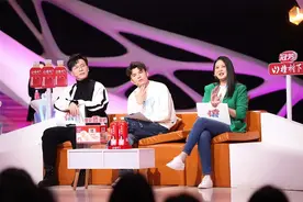 何广智带着的自己相亲简介来《非诚勿扰》啦！图片