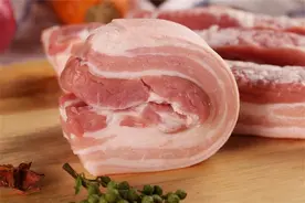 买五花肉时，要分清“上五花”和“下五花”，价格一样但差别不小图片