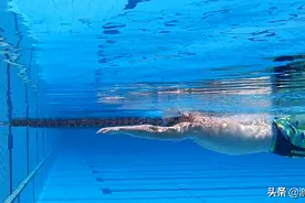 自由泳转身简单入门，一划二低三吐四推五蹬图片