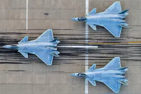 塞满机库！歼20服役数量让人振奋，要多少架才能压制美国空军？图片