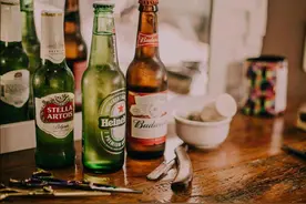 原来啤酒也有“假的”，牢记6字口诀，轻松辨别“问题假啤酒”图片