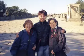 软饭男情迷异国80岁亿万富婆：掏空家产控制心智，携妻儿鸠占鹊巢图片