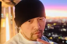 周杰伦MV变迁史：曾经美女如云，爱选中日清纯女星，如今演独角戏图片