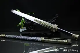 三国演义中的十大著名冷兵器，关羽的青龙偃月刀重达82斤图片