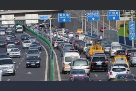 国庆长假来临，苏北兴化急需高铁，苏南回家一堵就是一天！图片