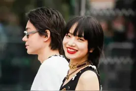 从暗秀恩爱到牵手亮相，果然真夫妇才是最好嗑的图片