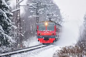 28日最新消息，今日6地始发13趟离疆专列图片