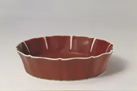 明代瓷器中的红玫瑰，揭秘宣德红釉瓷的鉴定要点图片