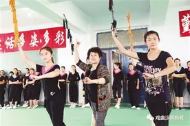 10年学艺传承 让濒危剧种焕发新生 一群“00后”将汉调桄桄推上直播“舞台”图片