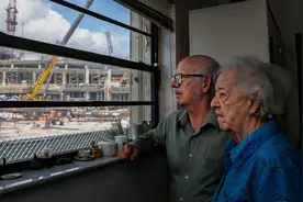 美国最强钉子户，已在灰尘和噪音中生活六年，说给多少钱都不搬图片