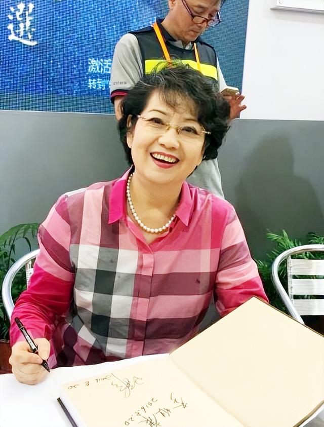 “京剧女神”李维康：曾看不起病，女儿北大毕业，她对家人有愧疚