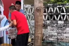 全红婵回家吃指定餐，全爸和郭艺教练负责护送，确保她食用安全图片