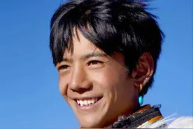 丁真爆红1年多，遭上万条谩骂、诋毁、恶意P图，发律师函后更嚣张图片