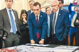 统一枪声一旦打响，8万名解放军将登岛作战？岛内高层建议避战图片