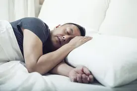 睡觉不能头朝东、脚朝西，能不能信？睡前不要做这4件事，要了解图片