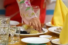 朝鲜国宴：饮水源于地下180米，光酱料就有30多种，和我们不一样图片