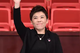 国乒女王邓亚萍：退役后考上博士，热心公益，国籍遭质疑强势回应图片