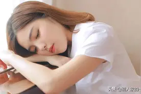 女人疯狂想念你，才会发出这些“小信号”，别看不明白图片