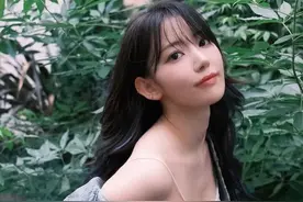 宫胁咲良不仅歌美，身材是真的好！勒沃库森2-0进球少打勾图片