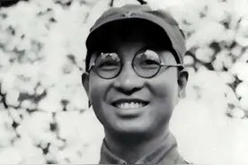 37年陈赓散步时偶遇一跳舞女兵，上前一把抓住：回家给我做女儿吧图片