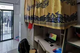 大学寝室“奇葩”床帘欣赏，舍友直呼睡不着，友谊就此“翻船”图片