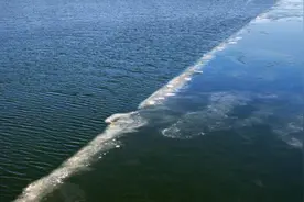 海水被一分为二，在这地球上“最怪异”的地方，到底发生了什么？图片