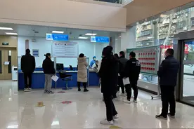 多地血库告急，河南省血液中心血液采集量如何?记者实探图片