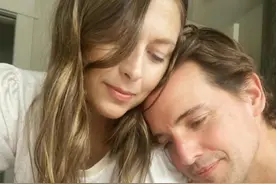 35岁网坛女神莎拉波娃产子！素颜出境显老，43岁富豪老公帅气十足图片