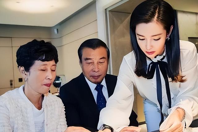 大师王林为多位女明星“床上开光” 让她们洗干净身体，在身上画符