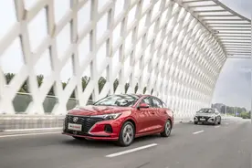 「异读」蓝鲸1.4T+540°全景影像，逸动PLUS能跟合资掰手腕吗？图片