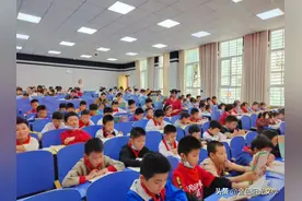 《身怀绝技的庞老师》《“漫画”老师》图片