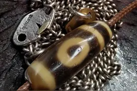 对有风化纹理特征能否判断是不是老天珠图片