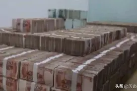 2011年一农村夫妇家中被搜出8千万现金，村民才知其真实面目图片