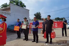 “八一”送温暖，旧城镇在行动图片