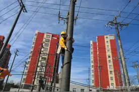 奋斗者·正青春 | 邯郸唯一一名女子带电作业员韩瑞平——铿锵玫瑰绽芳华 柔肩“电”亮万家明图片