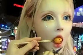 迪丽拉：靠“芭比”长相坐拥百万粉丝，有人竟然花400万一睹真容图片