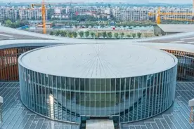 迎大运 探馆记丨弹！这个场馆装上了NBA同款木地板图片