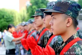 大学生“应征入伍”，当2年义务兵退伍后，能拿到多少补助？图片