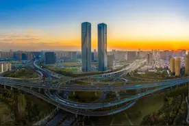 滨江是地产最后的遮羞布图片