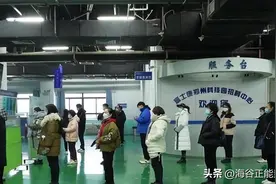 富士康凭啥让当地政府公职人员去厂里赶货？还忽悠退伍军人去干活图片