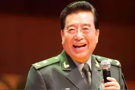 应当收回军籍的3位明星，德不配位遭全网炮轰，一个比一个丢脸！图片