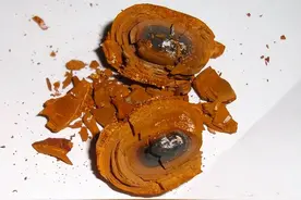 2008年云南男子杀牛后掏出6斤重肉球，咬定是牛黄，专家：没见过图片