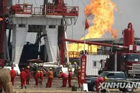 我为祖国献石油——记井喷抢险二三事图片