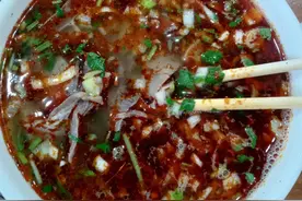 日进斗金，收入过万，小小羊肉馆有何鲜为人知的秘诀图片