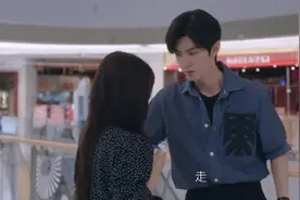 偷偷藏不住：为搭配身高161的赵露思，陈哲远的鞋底，厚的过分了图片