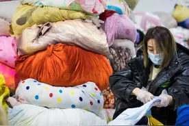 回收旧衣有多“暴利”？90后小夫妻辞职“收破烂”，如今日赚千元图片