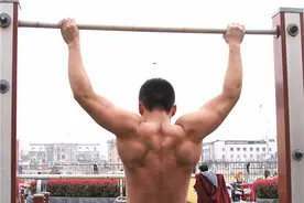 50岁后，3个表现暗示肌肉快速流失，不想老了干瘪，如何挽救？图片