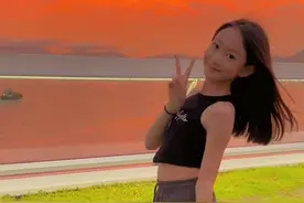 还记得《爸爸回来了》里面的奥莉吗？11岁的她长这样？图片