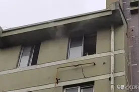 江苏苏州：厨房炖肉忘关火 锅被烧干险酿火灾图片