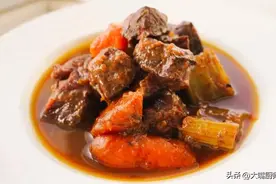炖牛肉，最忌直接焯水，牢记2个诀窍，软烂入味不塞牙，熟得快图片